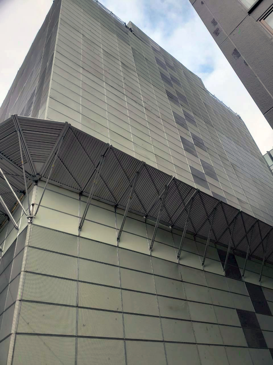 新築も改修も、現場条件に合わせた「使いやすい足場」